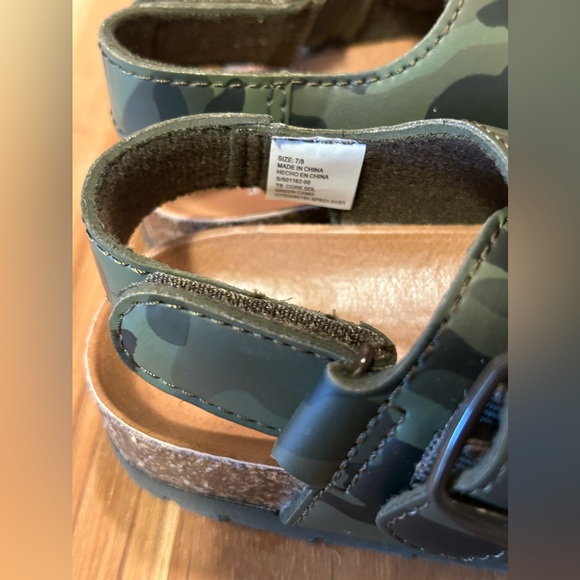 2 PAIR! GAP Toddler Buckle Sandals Camo and Heather Grey SIZE 7-8 - Picture 6 of 10